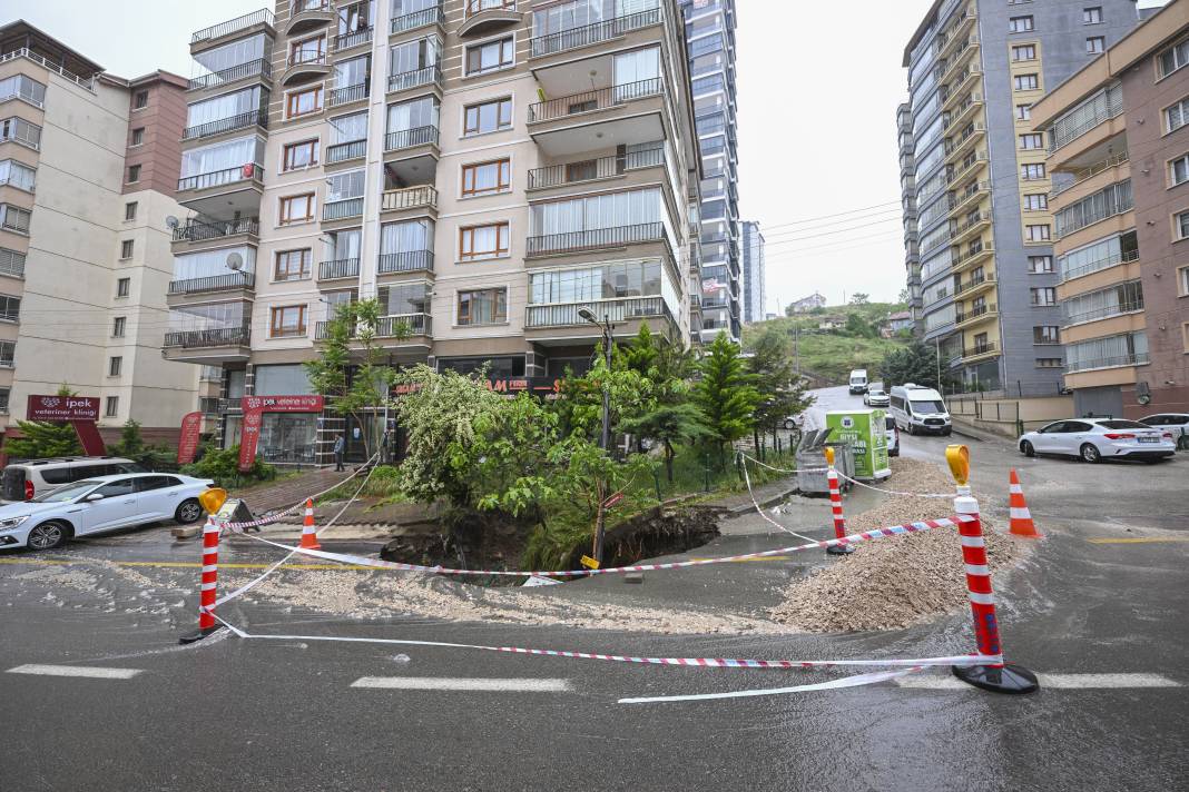 Sağanak sonrası Ankara’da yol çöktü 4